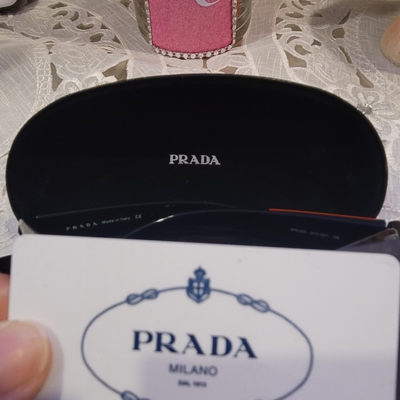 Prada sunglasses authentic - Picture 5 of 6